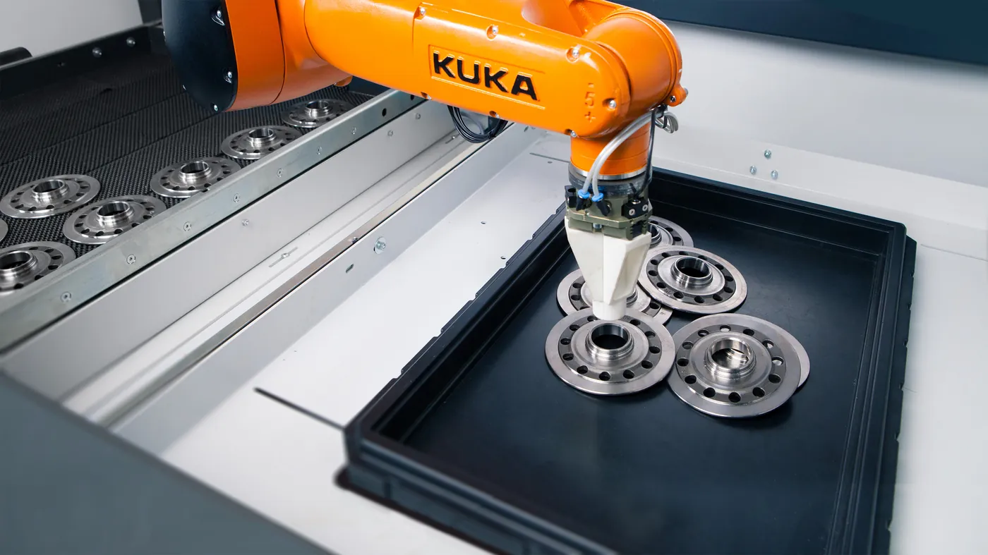 KUKA 工业机器人应用实拍(KUKA 官网)
