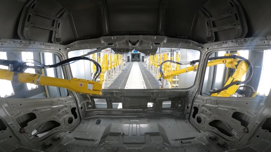 FANUC 工业机器人应用实拍（FANUC 官网）