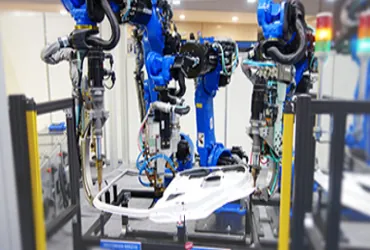 YASKAWA 工业机器人应用实拍（YASKAWA 官网）