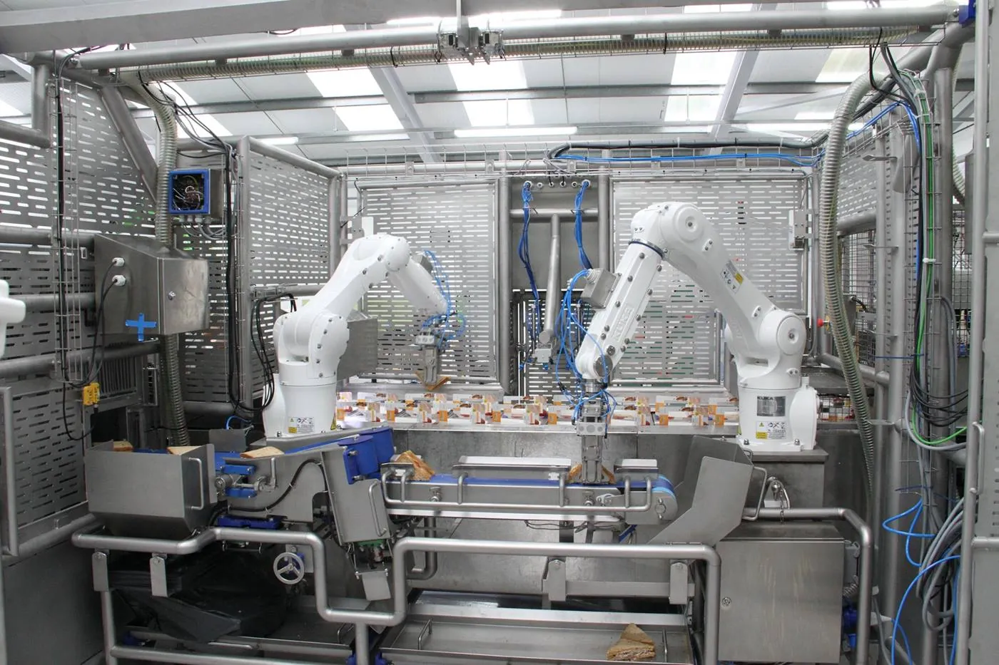 KUKA 工业机器人应用实拍（KUKA 官网）