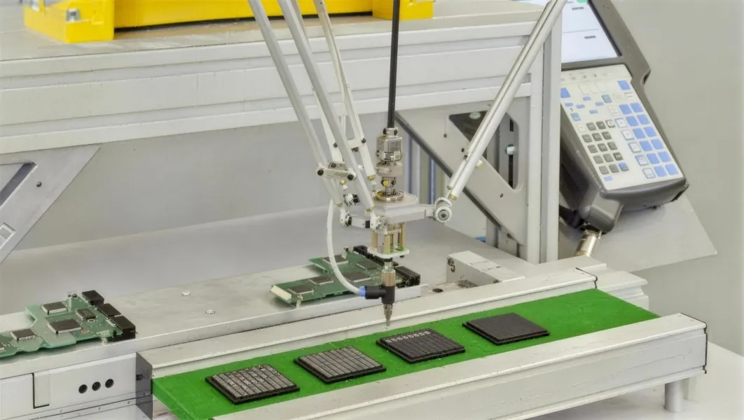 FANUC 工业机器人应用实拍（FANUC 官网）