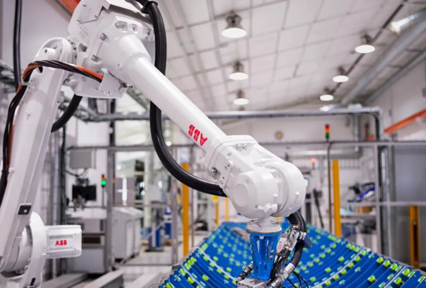 ABB 工业机器人应用实拍(ABB 官网)