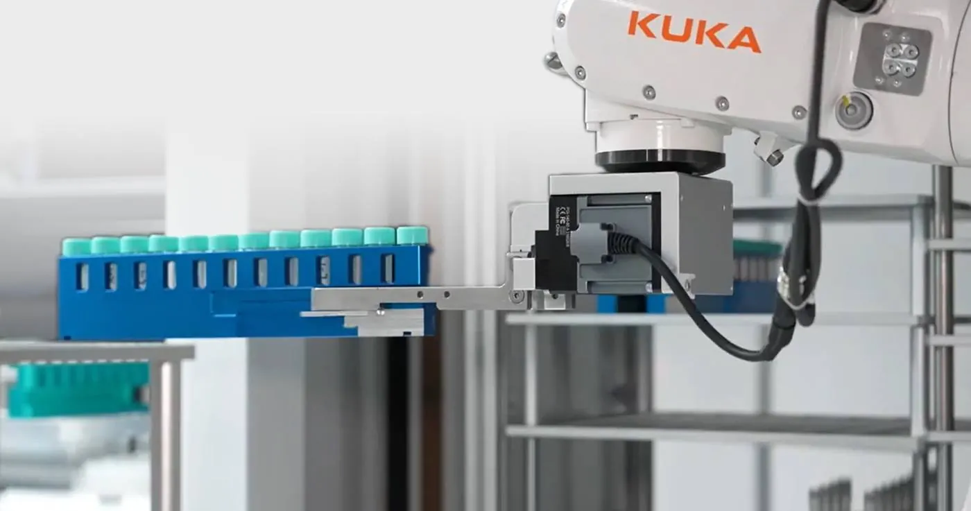 KUKA 工业机器人应用实拍（KUKA 官网）