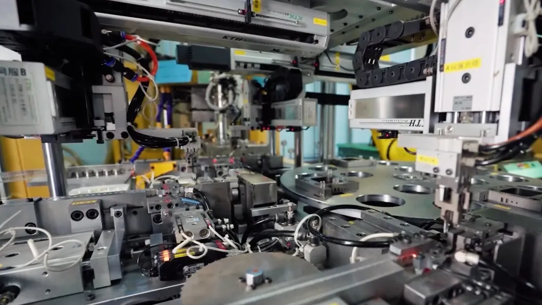 FANUC 工业机器人应用实拍(FANUC 官网)