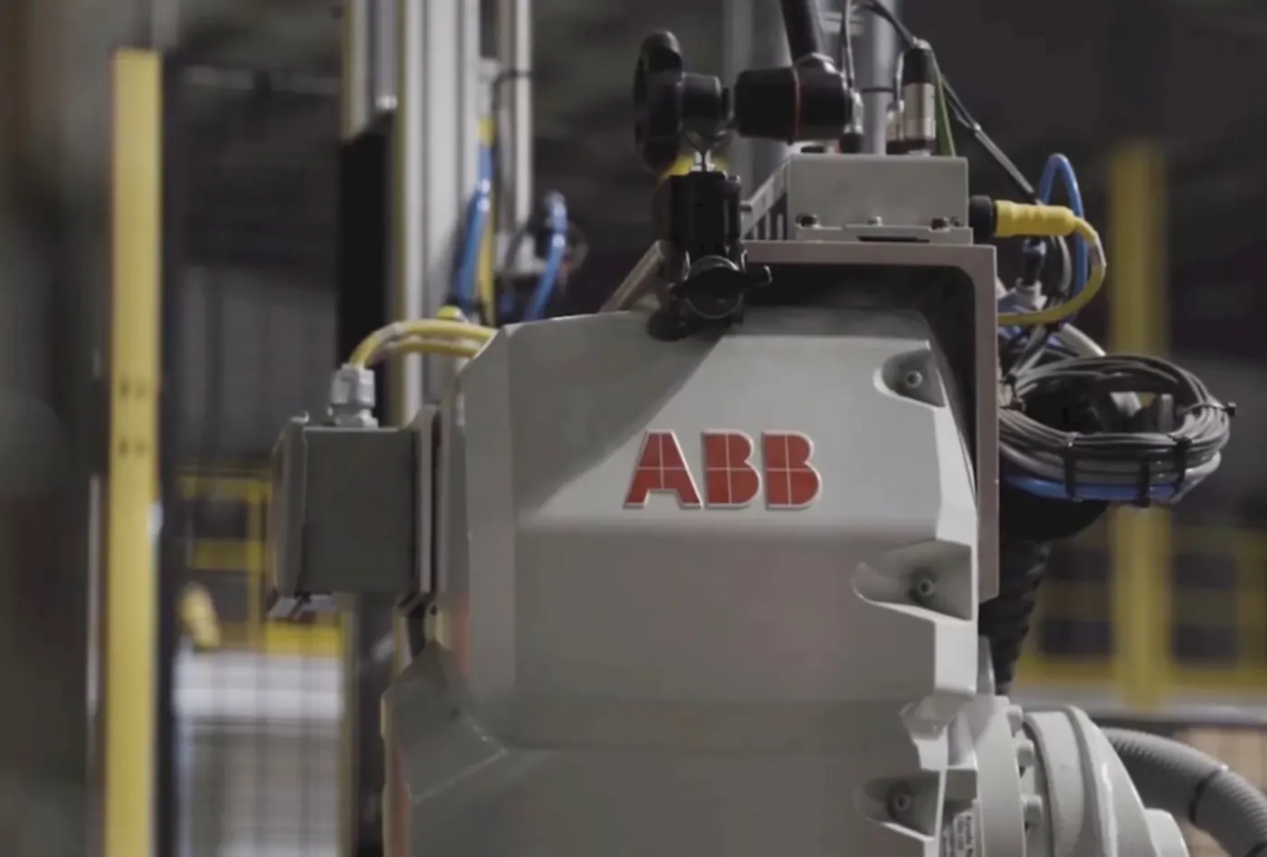 ABB 工业机器人应用实拍(ABB 官网)