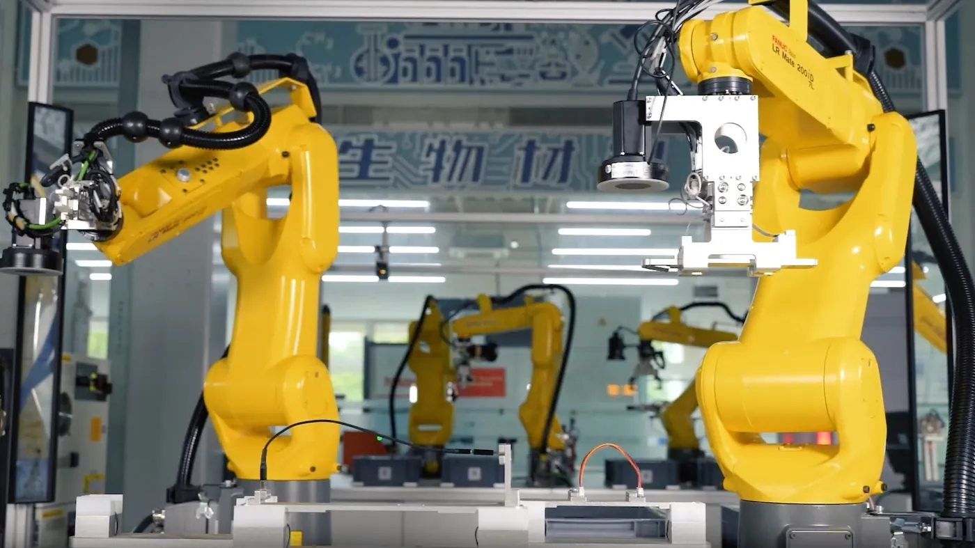 FANUC 工业机器人应用实拍(FANUC 官网)